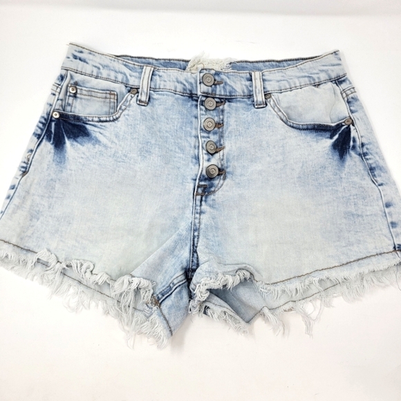 Altar'd State Pants - Altar'd State Distressed Button Fly Shorts Wonderstruck Wash‎ Size 29/9 Light